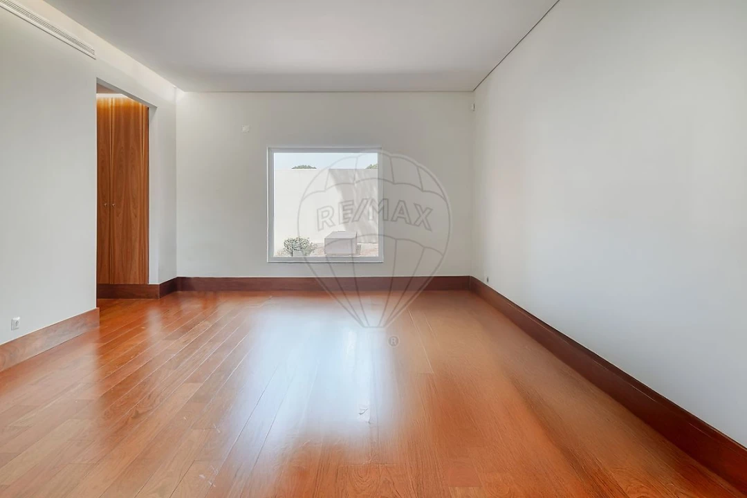 Moradia T5 para Venda em Santo Estêvão Foto 18