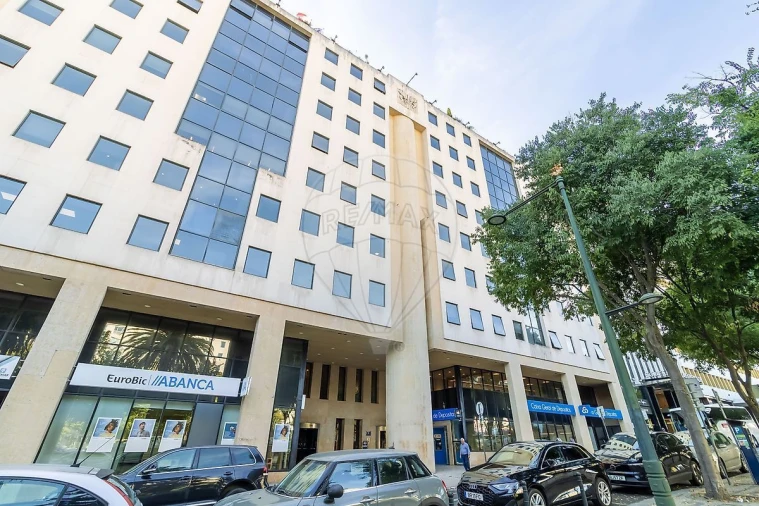 Escritório para Arrendamento em Santo António Foto 37