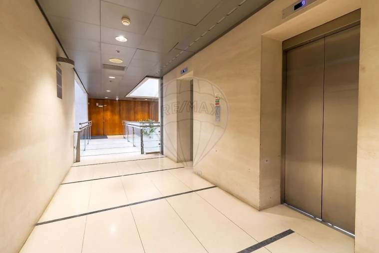 Escritório para Arrendamento em Santo António Foto 30