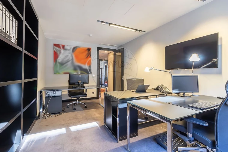 Escritório para Arrendamento em Santo António Foto 25