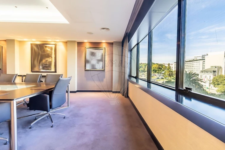 Escritório para Arrendamento em Santo António Foto 11