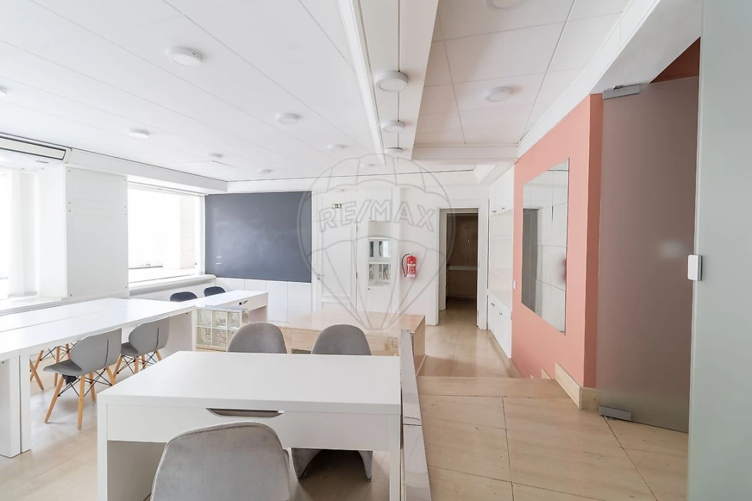 Loja para Arrendamento em Alvalade Foto 12