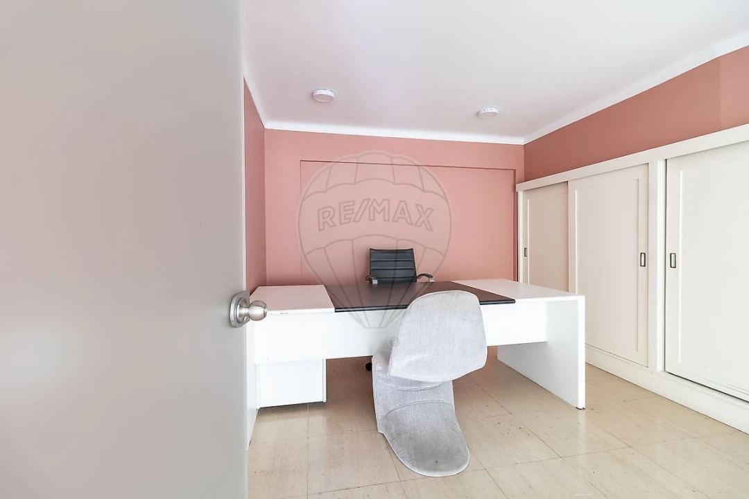 Loja para Arrendamento em Alvalade Foto 13