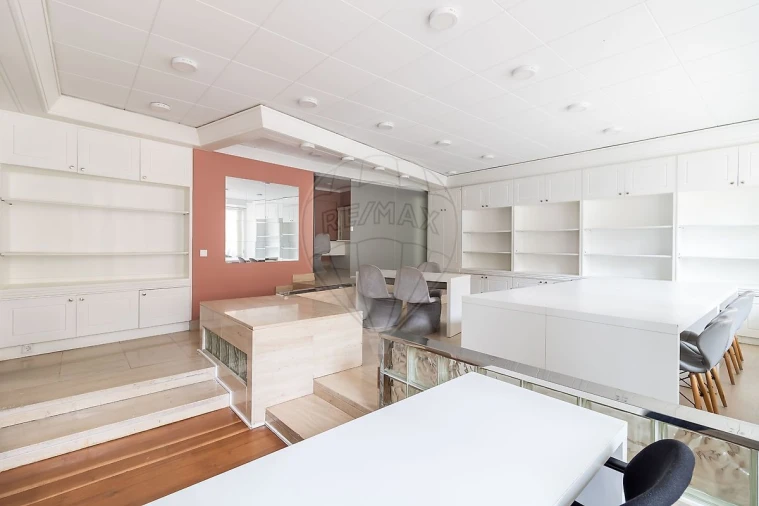 Loja para Arrendamento em Alvalade Foto 9