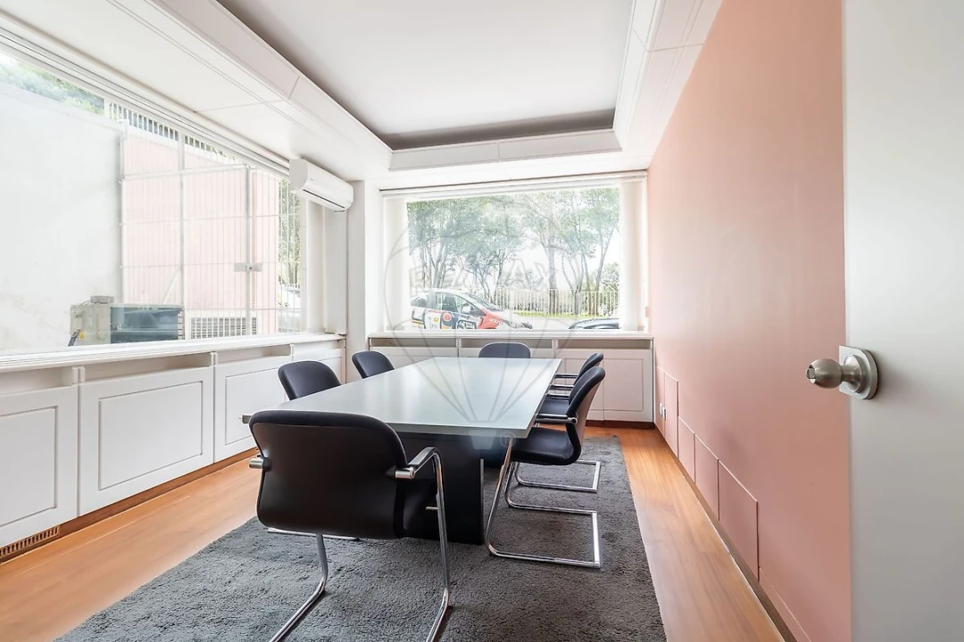 Loja para Arrendamento em Alvalade Foto 1