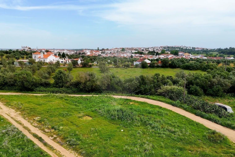 Terreno para Venda em Alcaçovas Foto 1