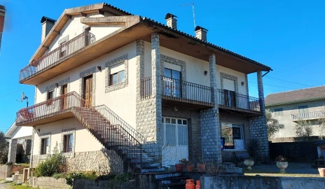 Moradia T8 para Venda em Barreiros e Cepões