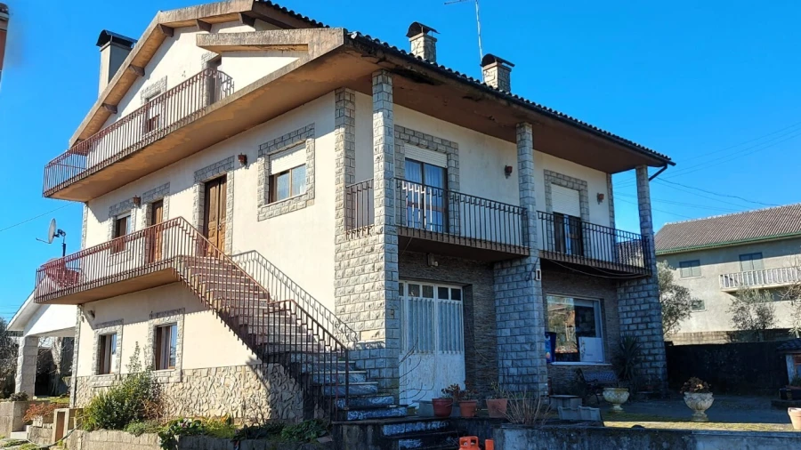 Moradia T8 para Venda em Barreiros e Cepões