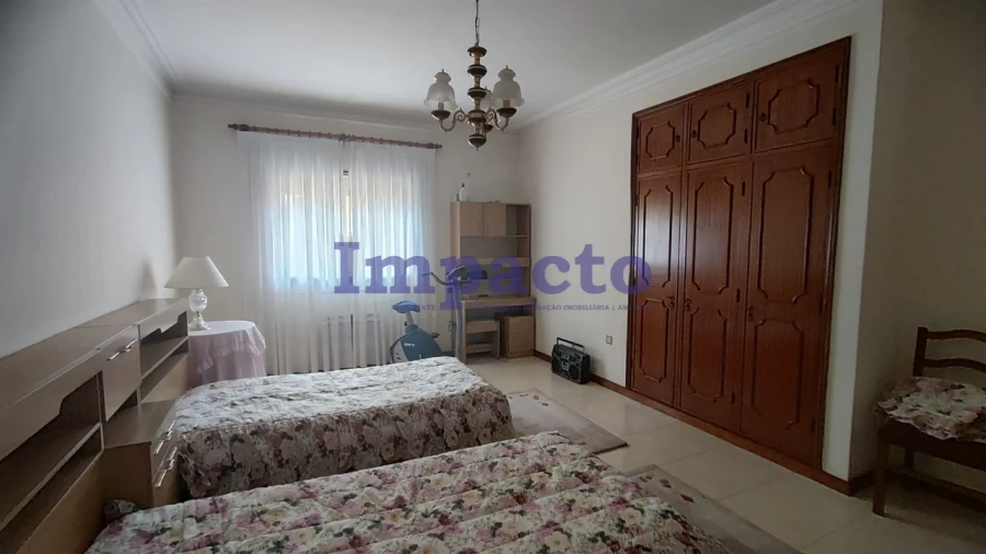 Moradia T3 para Venda em São Roque Foto 10