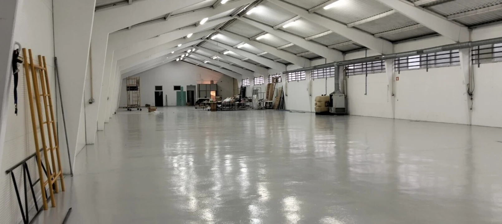 Armazém para Arrendamento em Escapães Foto 5