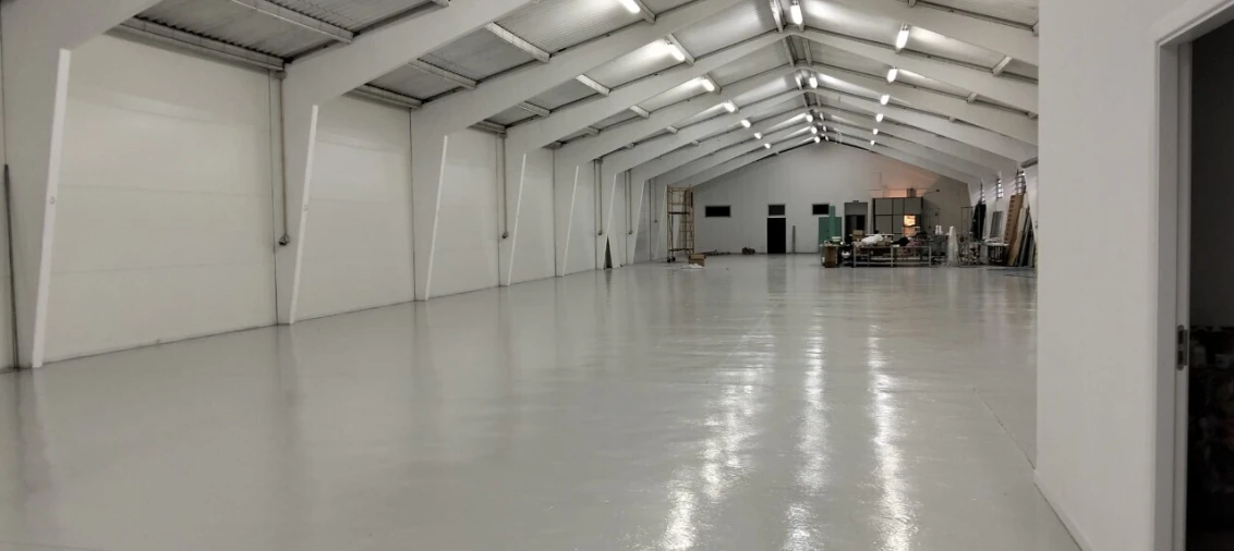 Armazém para Arrendamento em Escapães