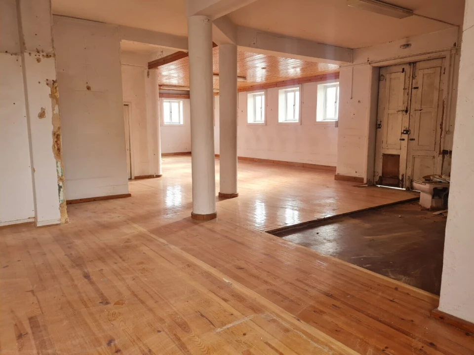 Loja para Arrendamento em São João da Madeira Foto 3