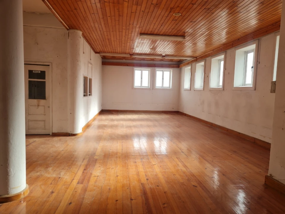 Loja para Arrendamento em São João da Madeira Foto 1