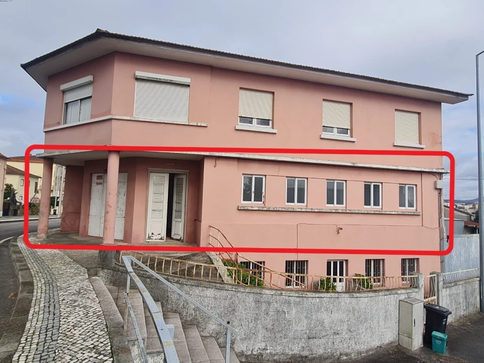 Loja para Arrendamento em São João da Madeira Foto 6