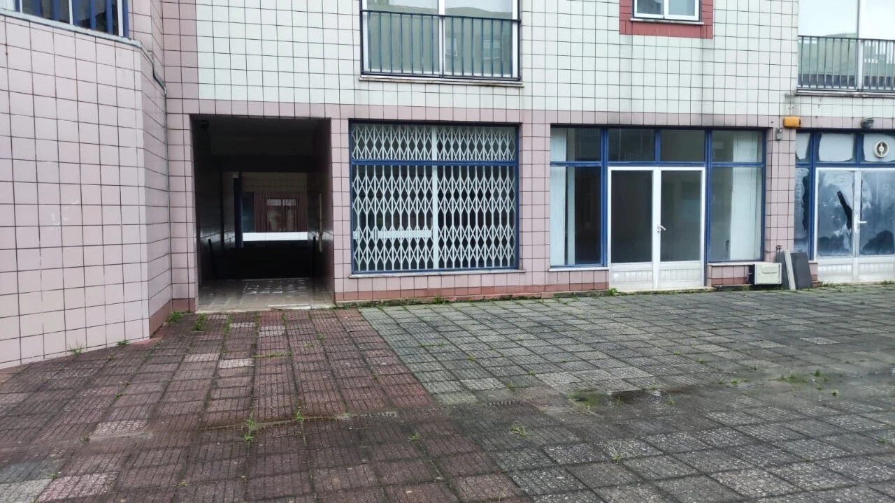 Loja para Arrendamento em São João da Madeira Foto 15