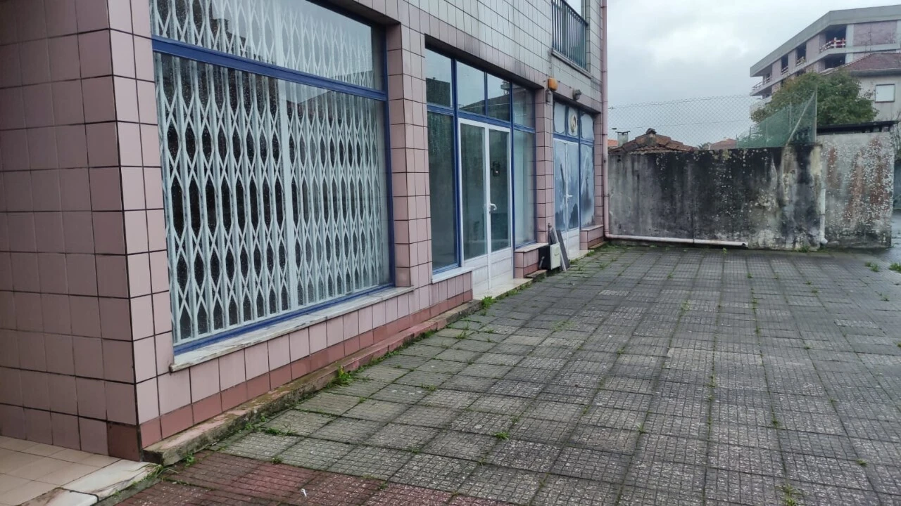 Loja para Arrendamento em São João da Madeira Foto 14