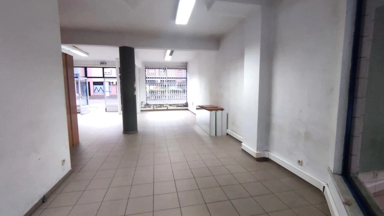 Loja para Arrendamento em São João da Madeira Foto 3