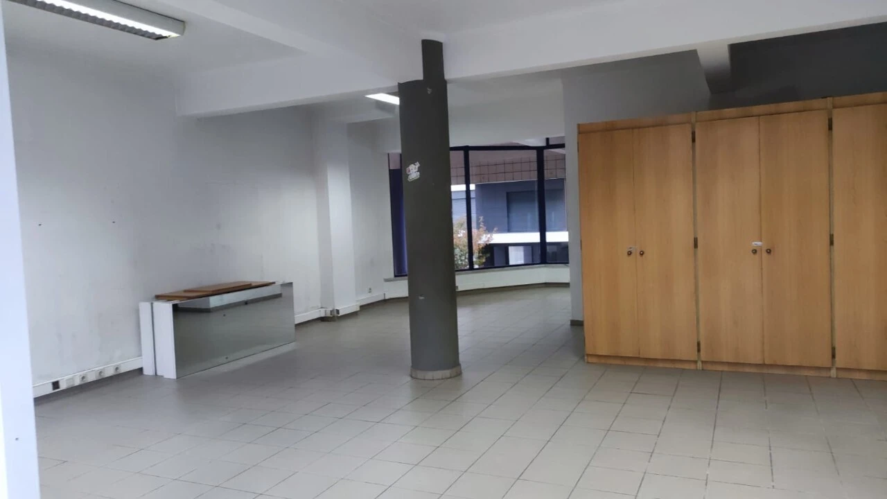 Loja para Arrendamento em São João da Madeira Foto 8