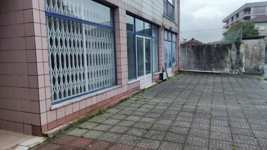 Loja para Arrendamento em São João da Madeira Foto 14