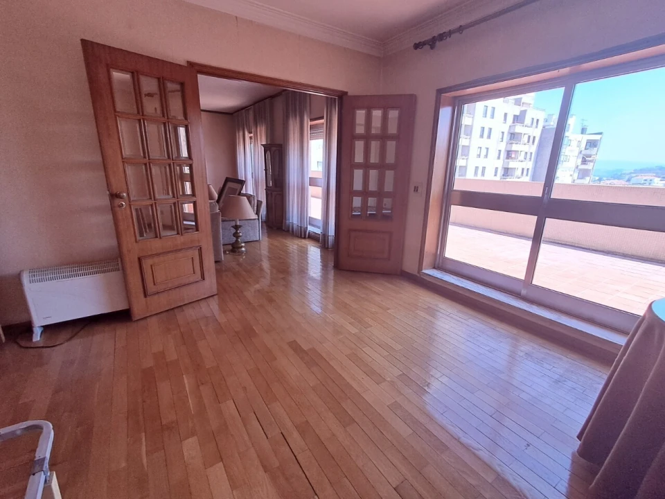 Apartamento T6 para Venda em São João da Madeira Foto 2
