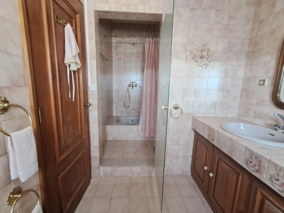 Apartamento T6 para Venda em São João da Madeira Foto 40