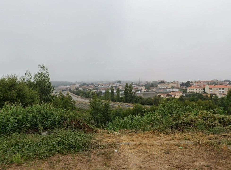 Terreno para Venda em Santa Maria de Lamas Foto 2