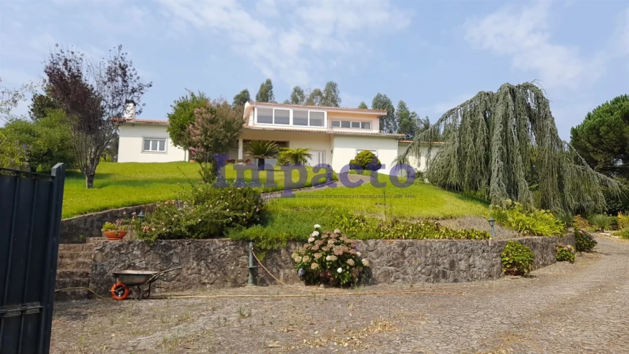 Moradia T4 para Venda em Ossela Foto 6