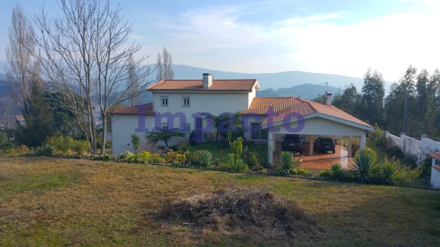 Moradia T4 para Venda em Ossela Foto 4