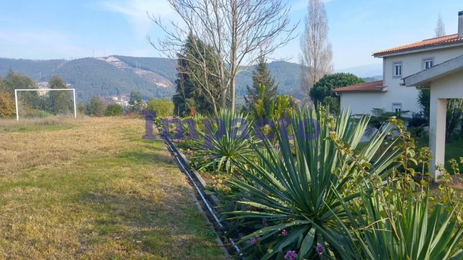 Moradia T4 para Venda em Ossela Foto 3