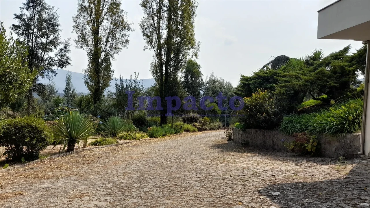 Moradia T4 para Venda em Ossela Foto 7