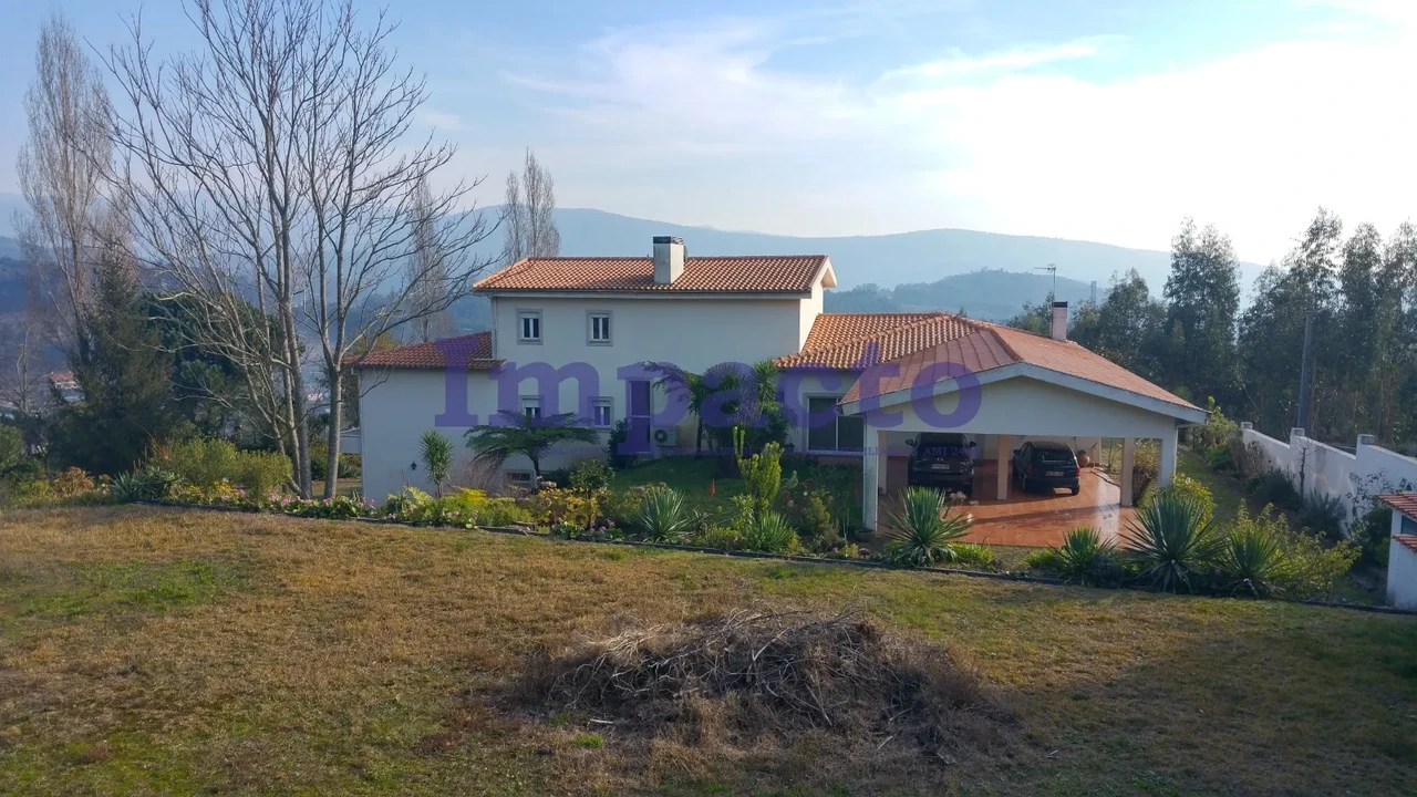 Moradia T4 para Venda em Ossela Foto 4