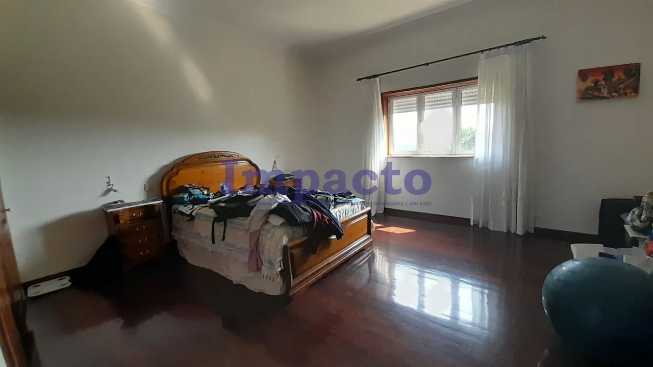 Moradia T4 para Venda em Ossela Foto 18