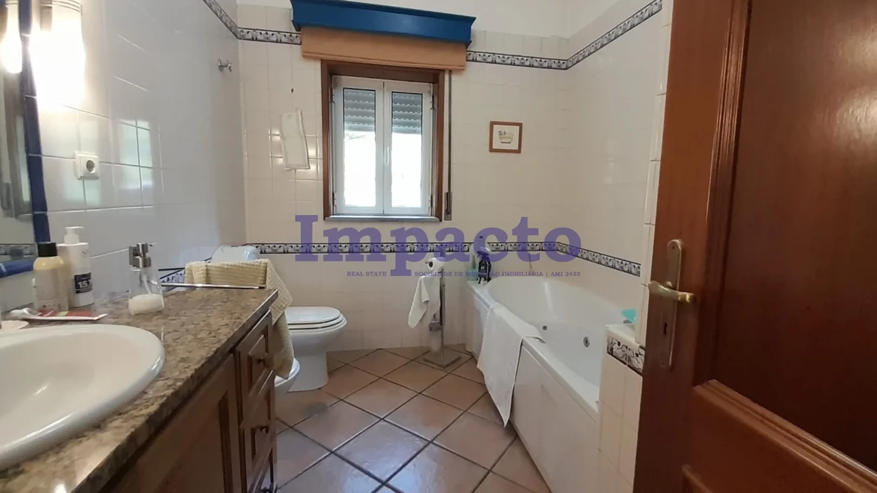 Moradia T4 para Venda em Ossela Foto 15