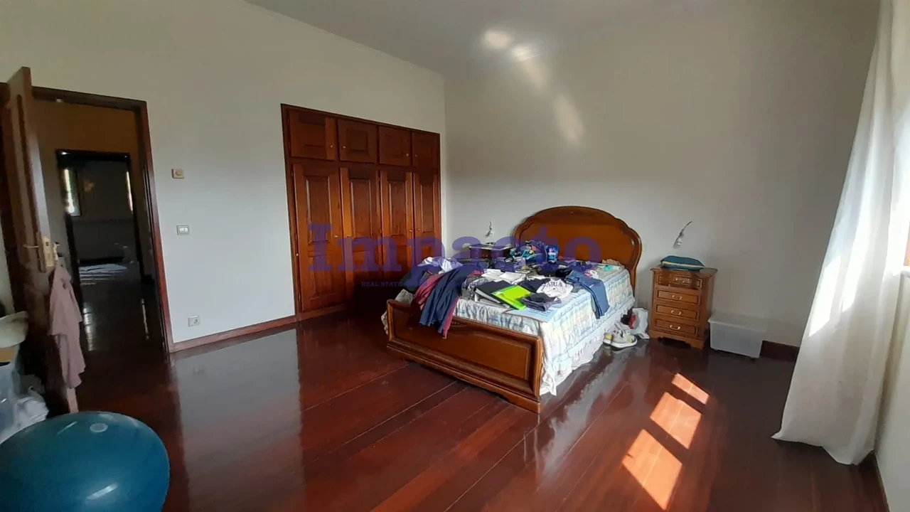 Moradia T4 para Venda em Ossela Foto 17