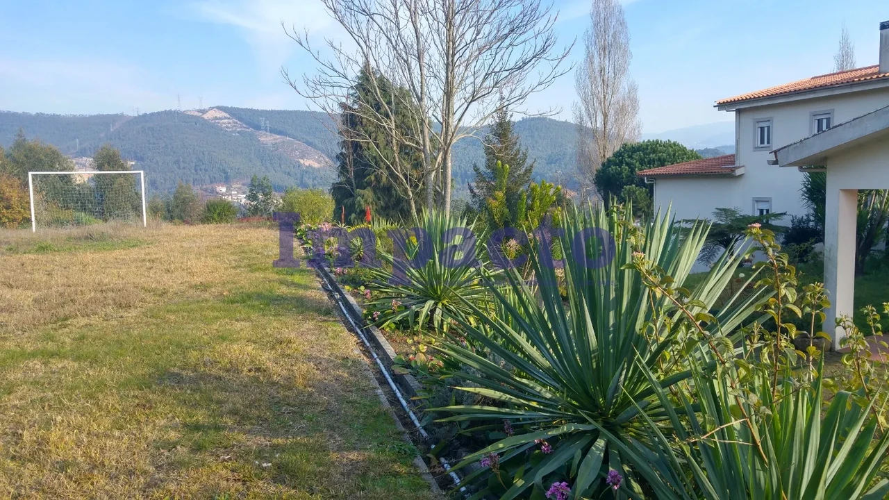 Moradia T4 para Venda em Ossela Foto 3