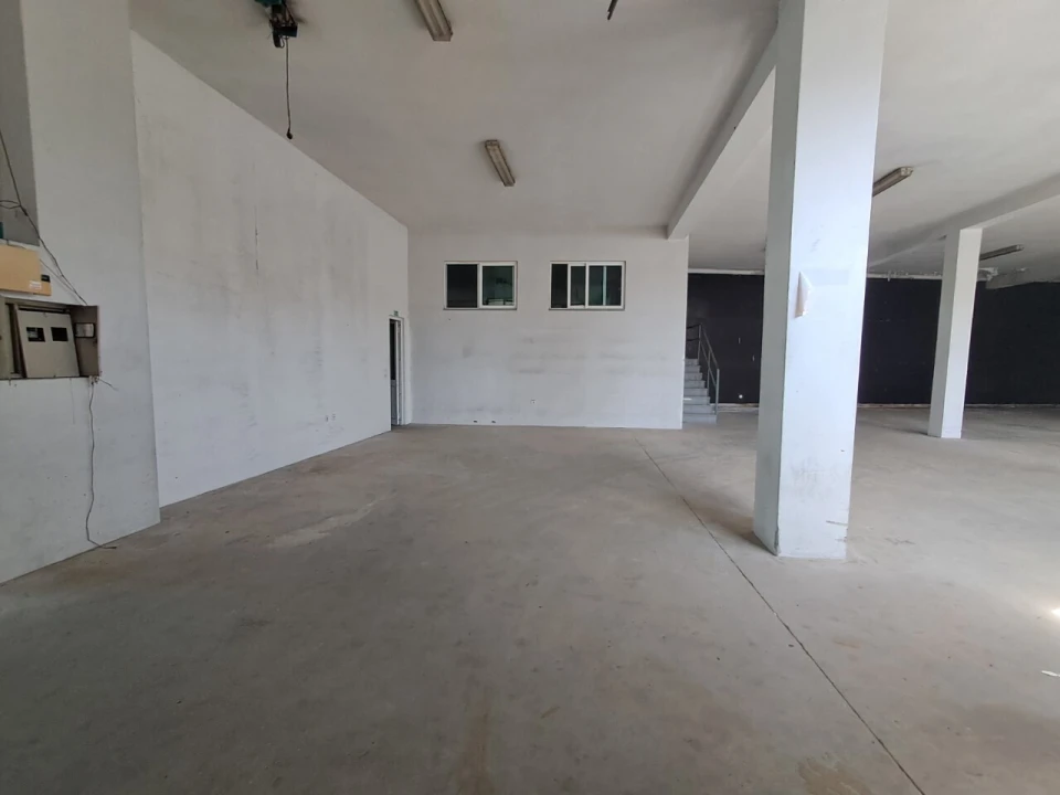 Armazém para Arrendamento em São João da Madeira Foto 6