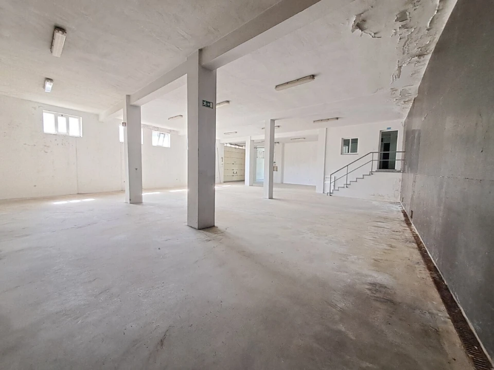 Armazém para Arrendamento em São João da Madeira Foto 3