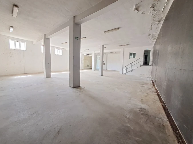 Armazém para Arrendamento em São João da Madeira Foto 7