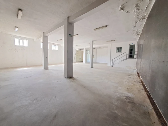 Armazém para Arrendamento em São João da Madeira Foto 3