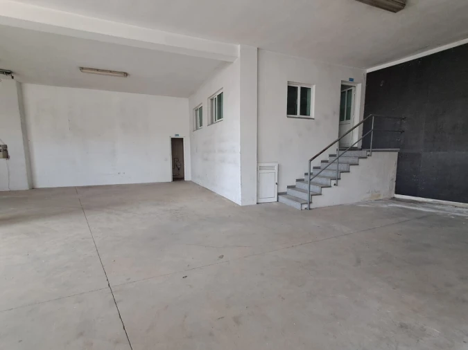 Armazém para Arrendamento em São João da Madeira Foto 8