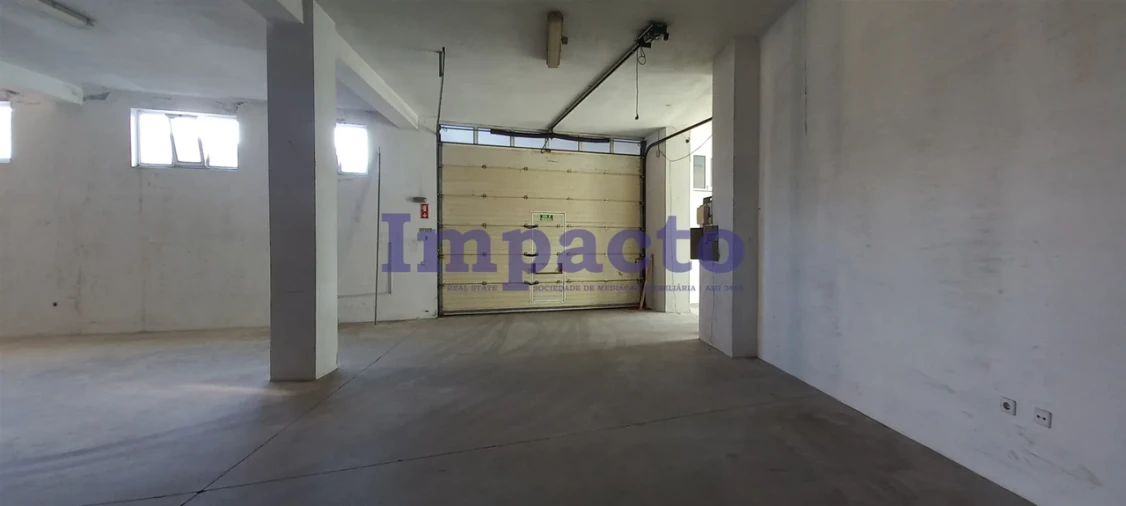 Armazém para Arrendamento em São João da Madeira Foto 13