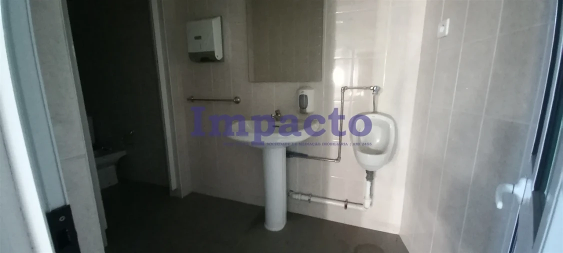 Armazém para Arrendamento em São João da Madeira Foto 18