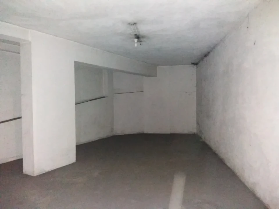 Garagem para Arrendamento em São João da Madeira Foto 1