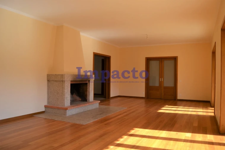 Moradia T6 para Venda em Fajões Foto 4