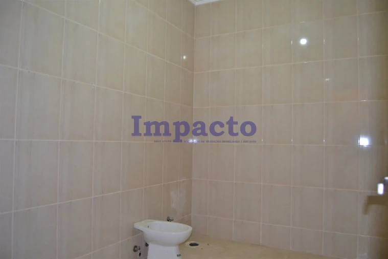 Moradia T6 para Venda em Fajões Foto 33