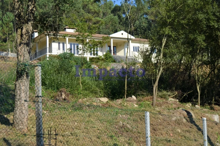 Moradia T6 para Venda em Fajões Foto 54