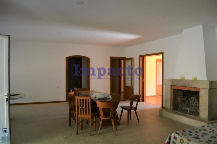 Moradia T6 para Venda em Fajões Foto 14