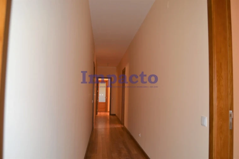 Moradia T6 para Venda em Fajões Foto 46