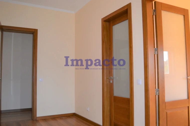 Moradia T6 para Venda em Fajões Foto 16