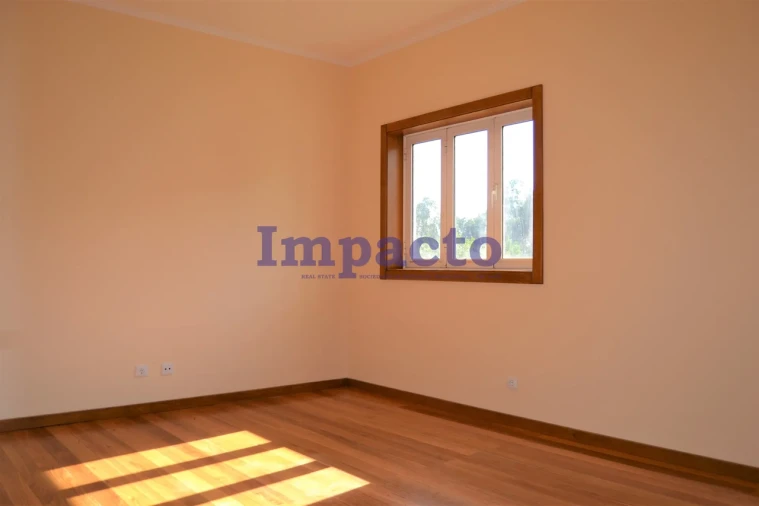 Moradia T6 para Venda em Fajões Foto 17